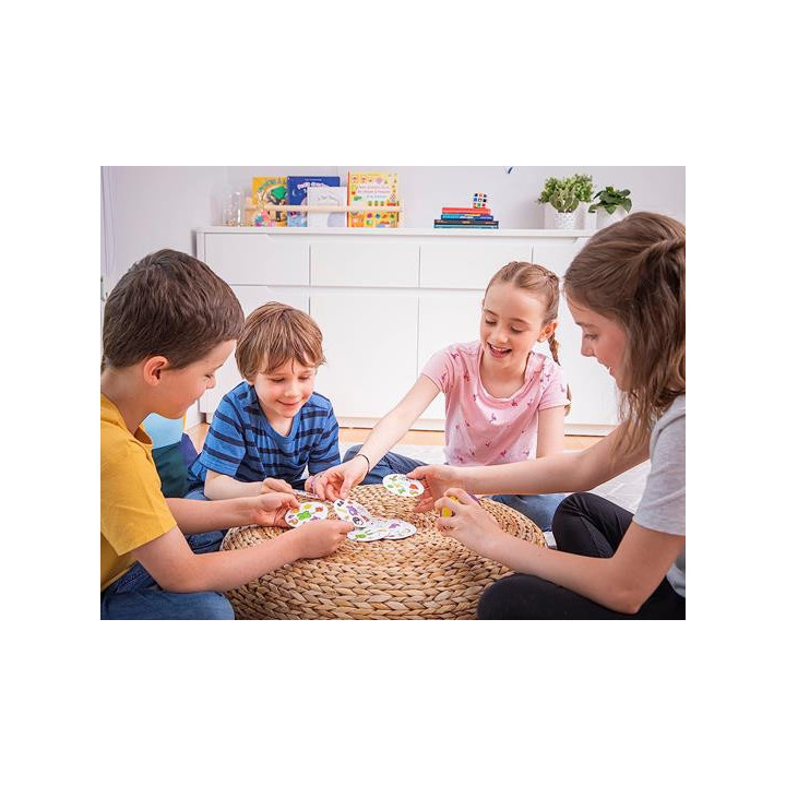 Asmodee: Dobble, Eco-Sleeve, Divertente Gioco da Tavolo per Tutta la Famiglia